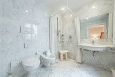 Hotel Goldene Rose - Barrierefreies Badezimmer