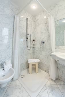 Hotel Goldene Rose - Barrierefreies Badezimmer