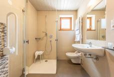 Hotel Gasthof Messnerwirt - Barrierefreies Bad Zimmer 4