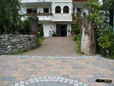 Alphotel Stocker - Rampa all'ingresso principale