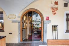 Eingangsbereich und Bar