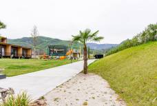 Garten und Spielplatz