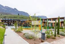 Garten und Spielplatz