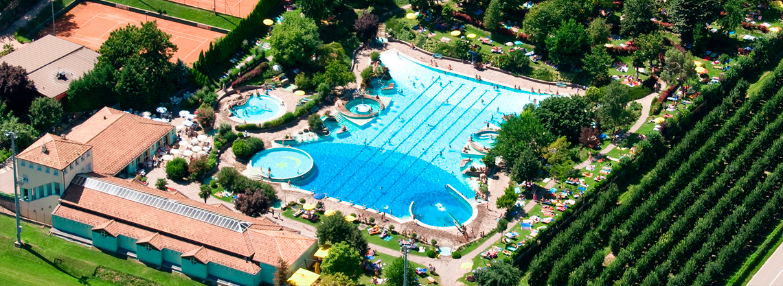 Piscina di sport e divertimento di Termeno