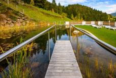 Hotel Schwarzenbach - Schwimmteich und Garten