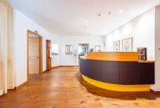 Hotel Sonnenhof - Rezeption und Lounge