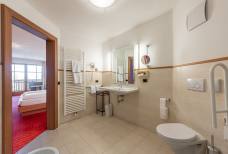Bad Zimmer 105