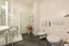 Hotel Alte Mühle a Campo Tures - Bagno della camera accessibile 105
