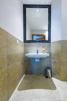 Alpiana Resort - WC Hallenbad