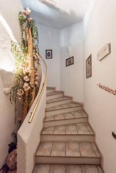 Treppe zum Sauna- und Wellnessbereich