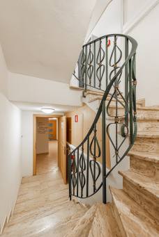 Hotel Jú Furcia - Passo Furcia - San Vigilio di Marebbe: Scale e gradini per l'area benessere