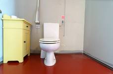 Theater: Toilette