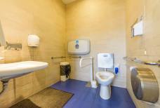 McDonalds Bozen: Behindertengerechte Toilette