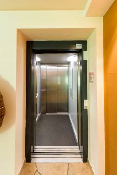 Hotel Tirler - Fahrstuhl Zimmer