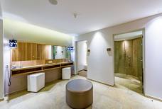 Alpiana SPA - Umkleidebereich Hallenbad und Fitness
