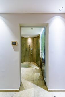 Alpiana SPA - Umkleidebereich Hallenbad und Fitness