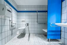 Bagno spogliatoio piscina