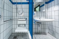 Bagno spogliatoio piscina