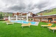 Hotel Bacherhof - Piscina e giardino