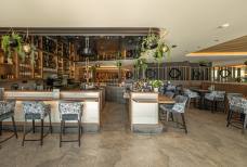 DAS GERSTL Family Retreat - Bar und Terrasse