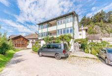 Hotel Gassenwirt - Stufe vom Parkplatz zum Hintereingang