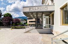 Filmclub Bolzano nel Kolpinghaus Brunico: Gradini ingresso principale